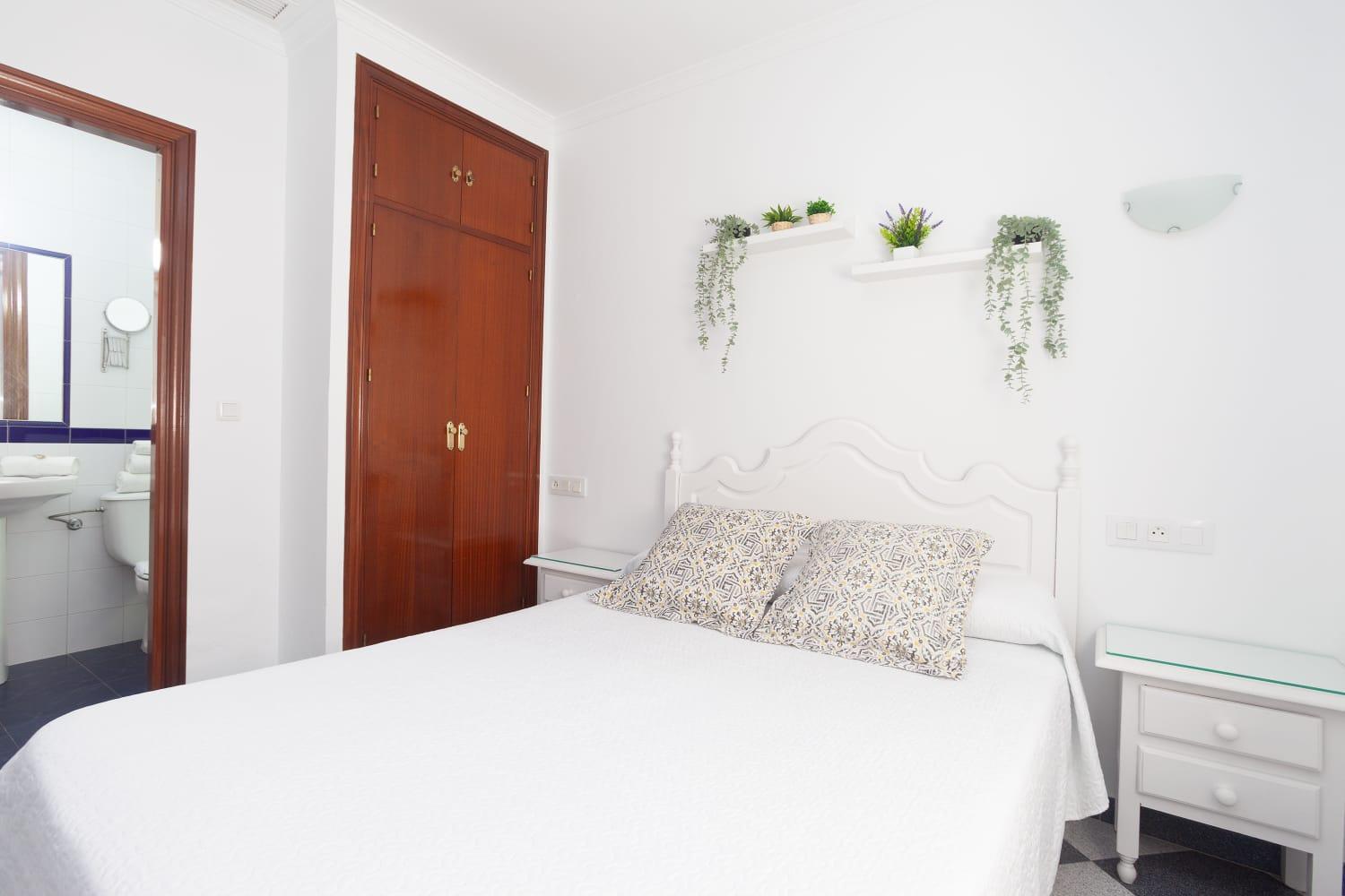 Hostal Restaurante La Giralda Rota Bagian luar foto